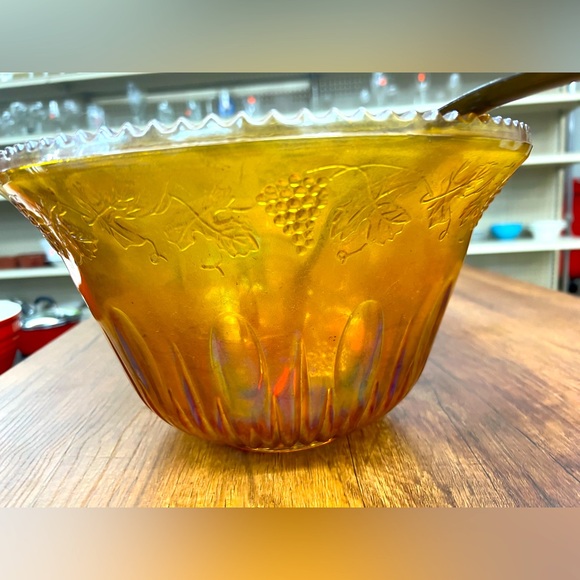 Vintage carnival Indiana Glass Harvest grape Amber punch bowl and 4 cups - Picture 2 of 11